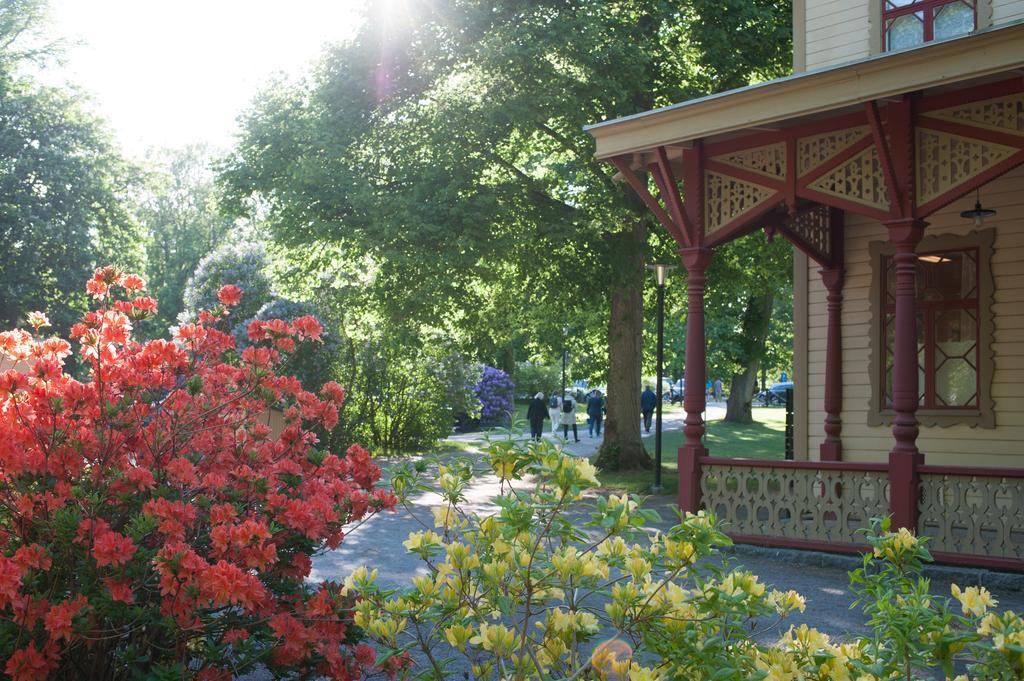 Ronneby Brunnspark Vandrarhem Och B&B Bagian luar foto