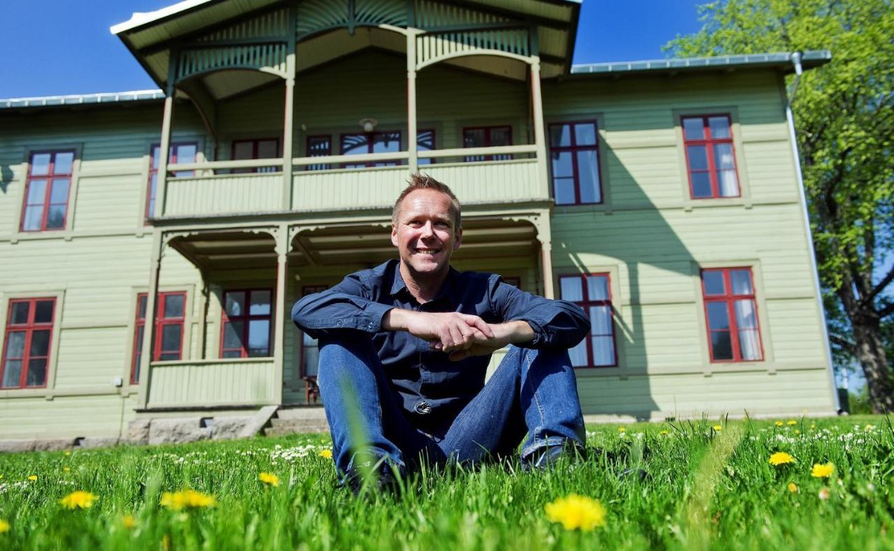 Ronneby Brunnspark Vandrarhem Och B&B Bagian luar foto